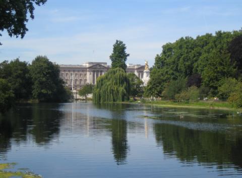 Buckingham Palace gezien vanuit St. James's Park