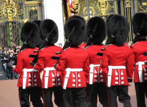 Wisseling van de wacht bij Buckingham Palace